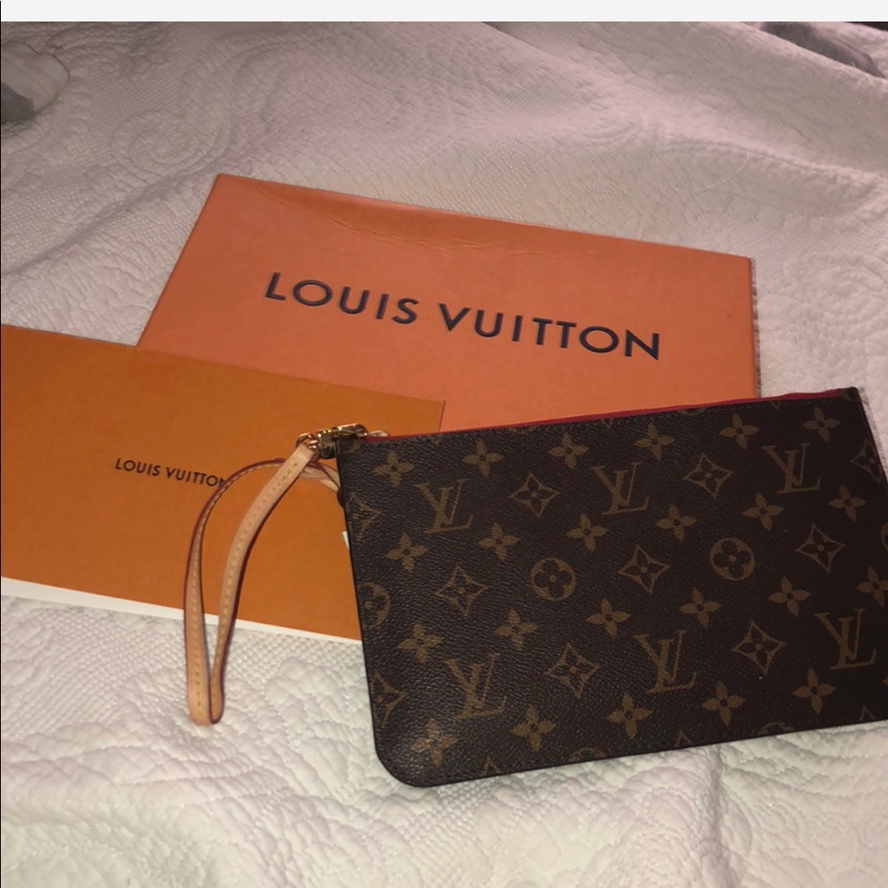 Beautiful Pochette ❤️ Louis Vuitton Damier Hunt❤️